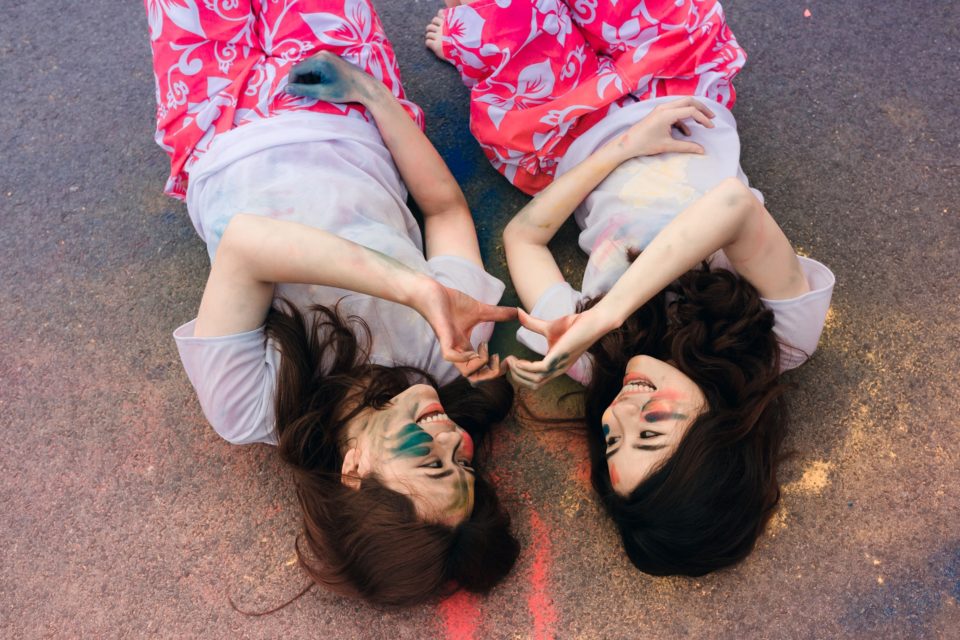 women-2143800_1920-960x640
